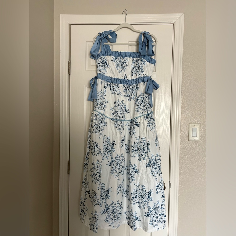 Abella Blue and White Floral Casual Dress